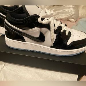 Air Jordan 1 Low black and white